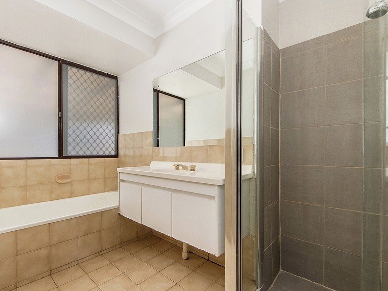 6 Bushtree Court, Burleigh Waters QLD 4220