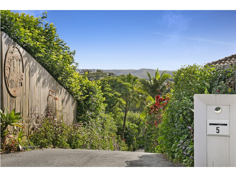 5 Opal Court, Carrara QLD 4211