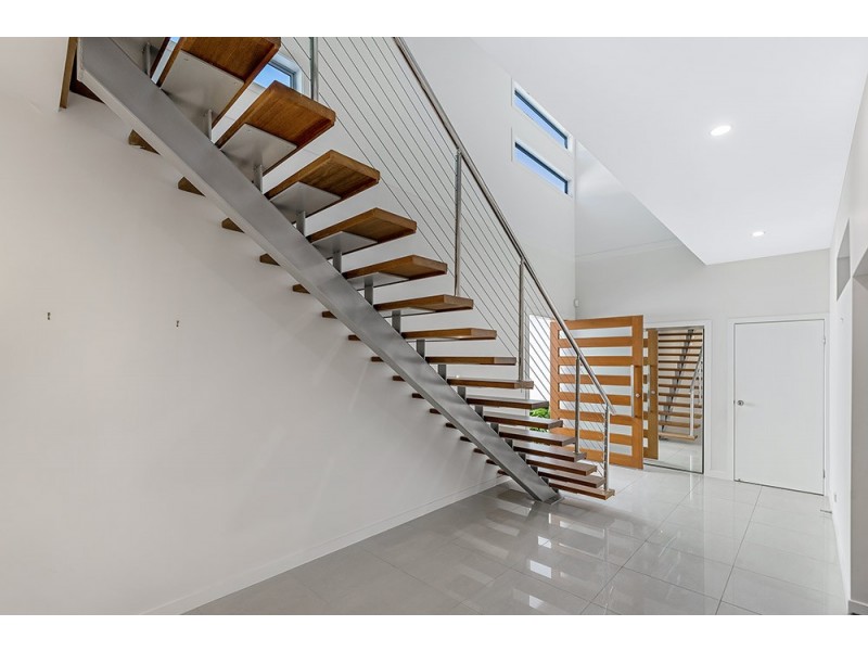 8004B Vista Drive, Benowa QLD 4217