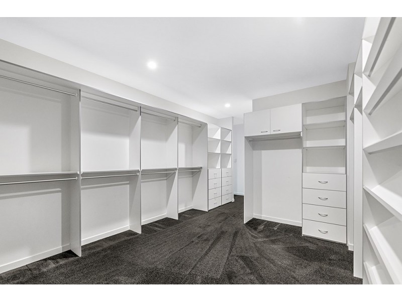 8004B Vista Drive, Benowa QLD 4217