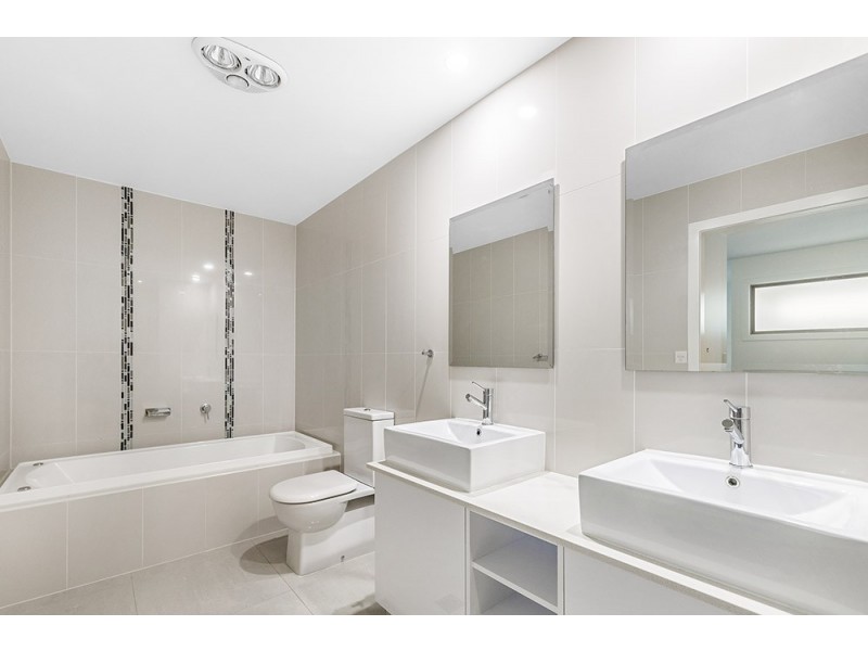 8004B Vista Drive, Benowa QLD 4217