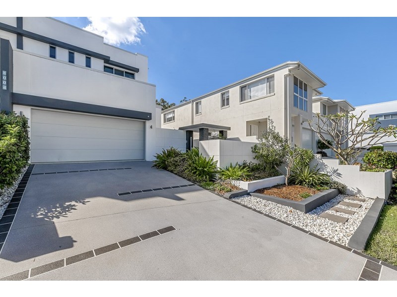 8004B Vista Drive, Benowa QLD 4217