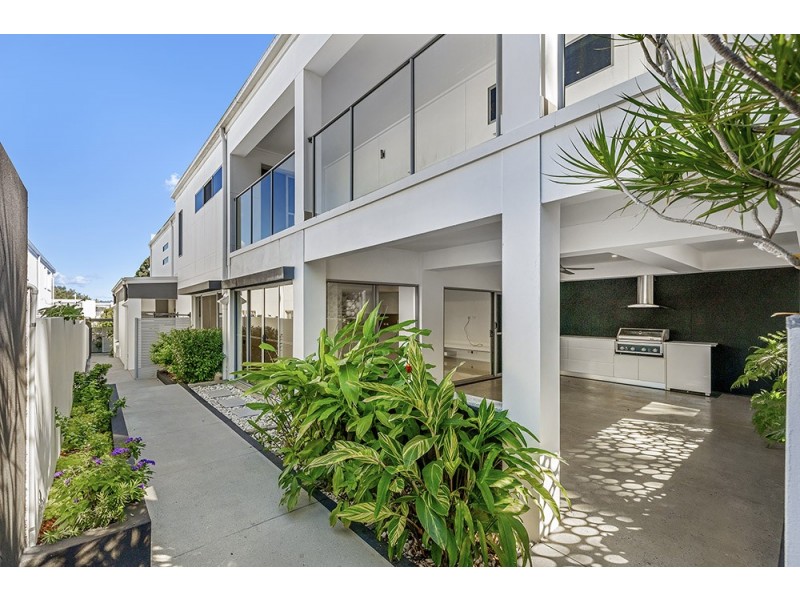 8004B Vista Drive, Benowa QLD 4217