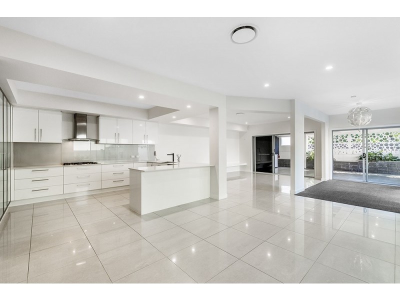 8004B Vista Drive, Benowa QLD 4217