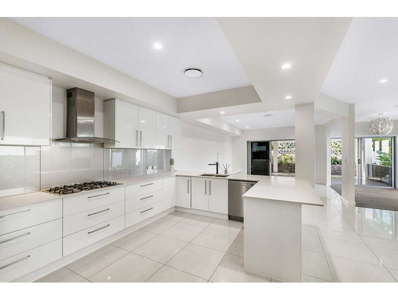 8004B Vista Drive, Benowa QLD 4217