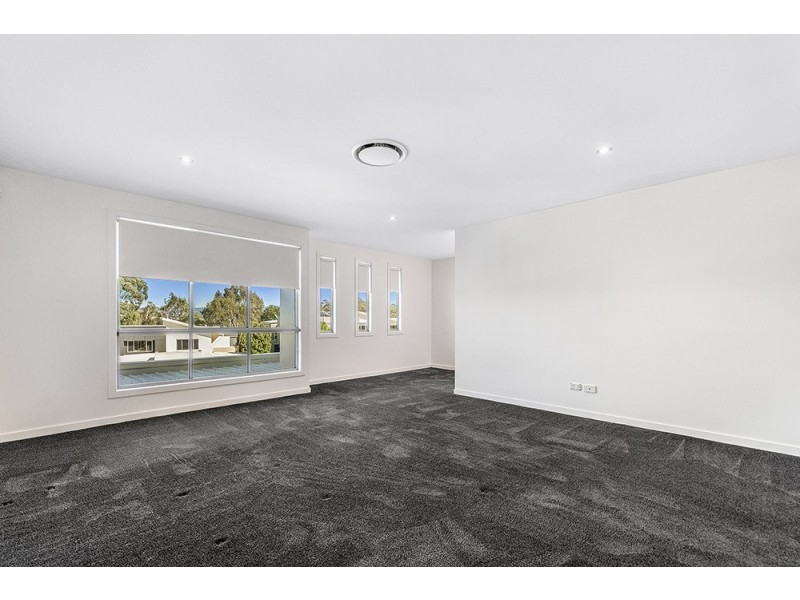 8004B Vista Drive, Benowa QLD 4217