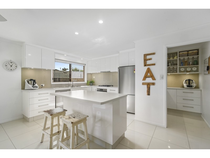 11 Baltimore Crt, Carrara QLD 4211