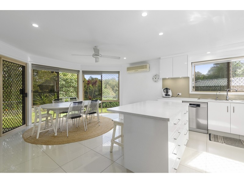 11 Baltimore Crt, Carrara QLD 4211