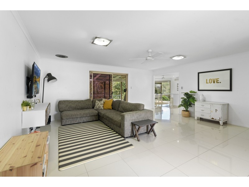 11 Baltimore Crt, Carrara QLD 4211