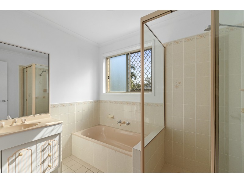 11 Baltimore Crt, Carrara QLD 4211