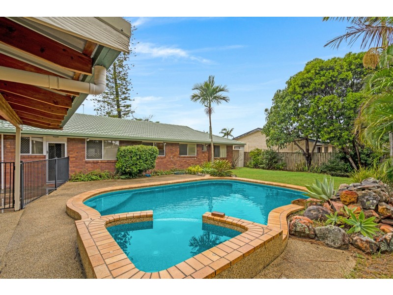 27 Fairsky Avenue, Mermaid Waters QLD 4218