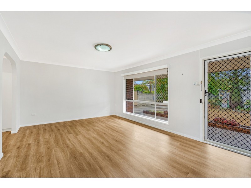 27 Fairsky Avenue, Mermaid Waters QLD 4218