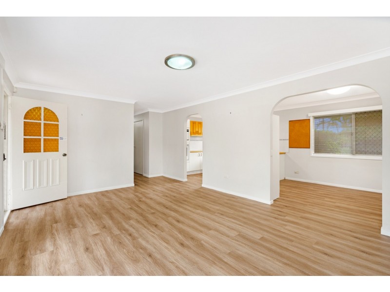 27 Fairsky Avenue, Mermaid Waters QLD 4218