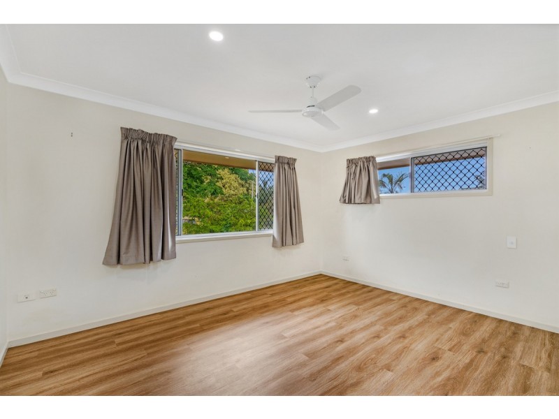 27 Fairsky Avenue, Mermaid Waters QLD 4218