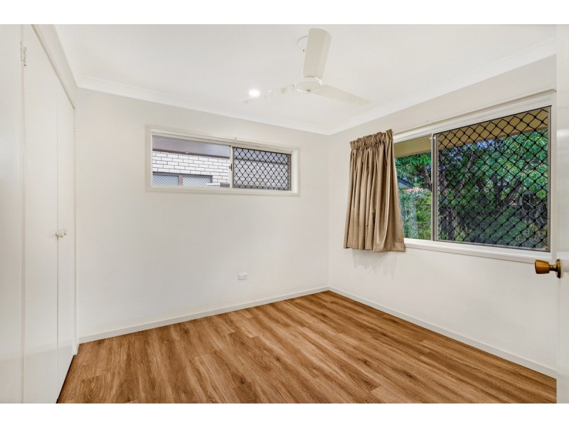 27 Fairsky Avenue, Mermaid Waters QLD 4218