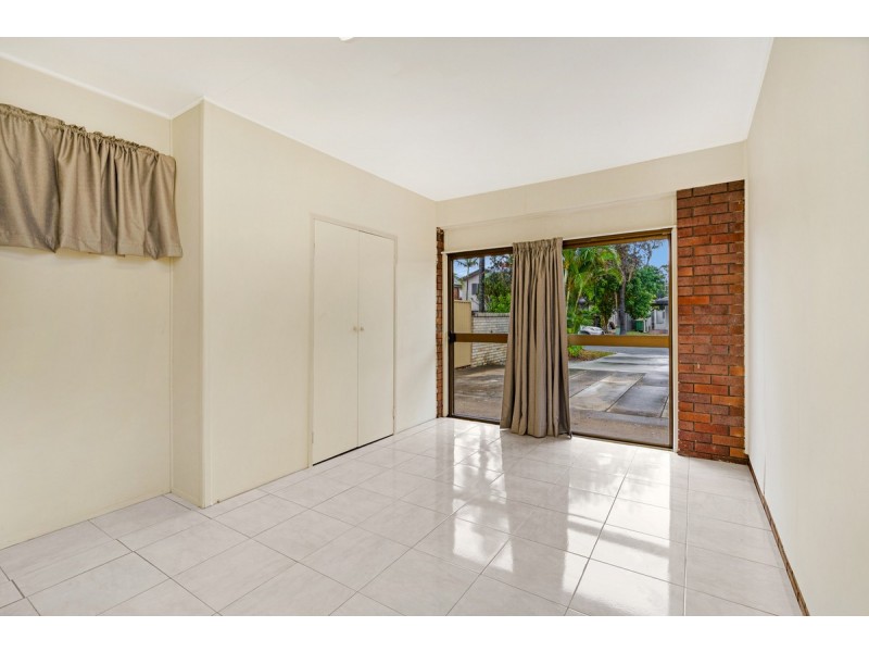 27 Fairsky Avenue, Mermaid Waters QLD 4218