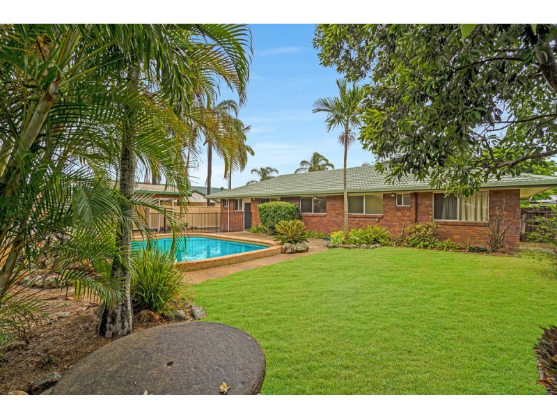 27 Fairsky Avenue, Mermaid Waters QLD 4218