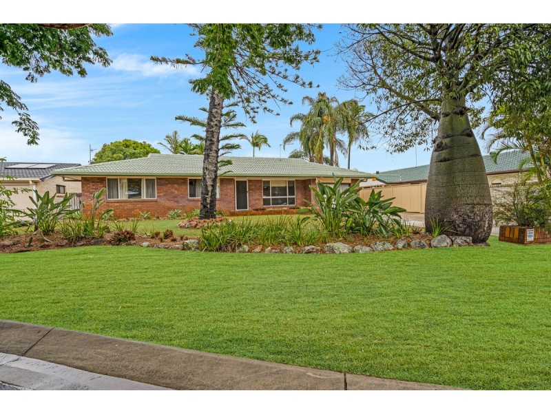 27 Fairsky Avenue, Mermaid Waters QLD 4218