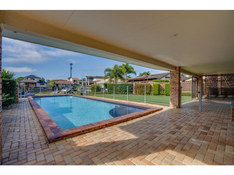 3 Seaspray Street, Paradise Point QLD 4216