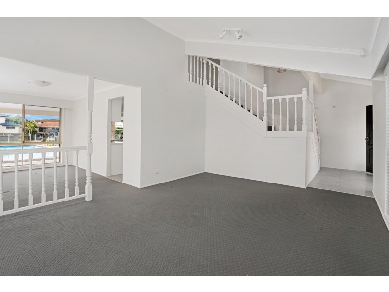 3 Seaspray Street, Paradise Point QLD 4216