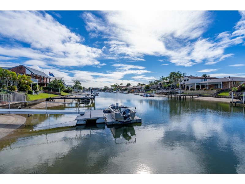 3 Seaspray Street, Paradise Point QLD 4216