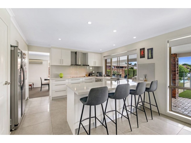 3 Seaspray Street, Paradise Point QLD 4216
