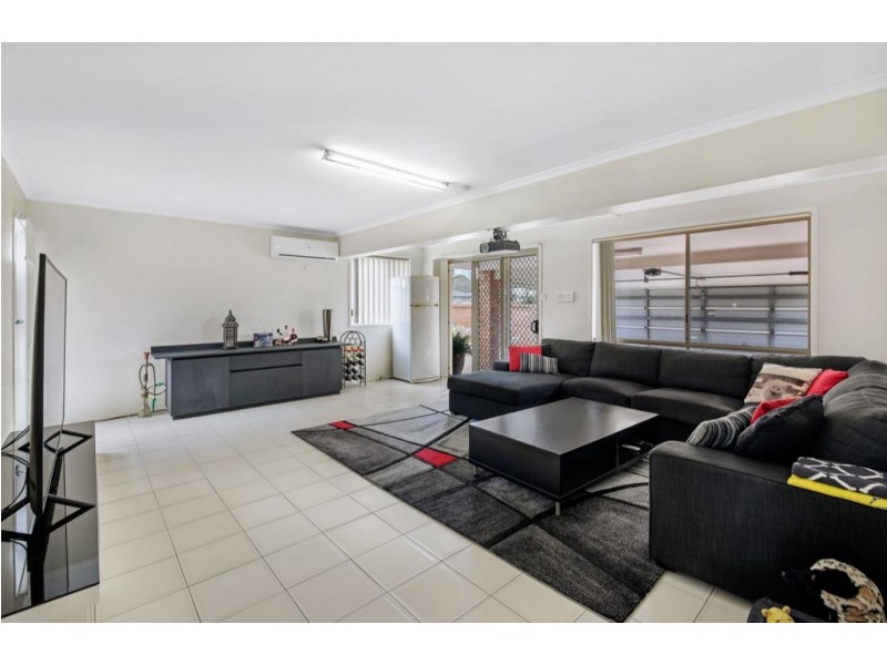 3 Seaspray Street, Paradise Point QLD 4216