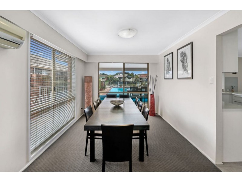 3 Seaspray Street, Paradise Point QLD 4216
