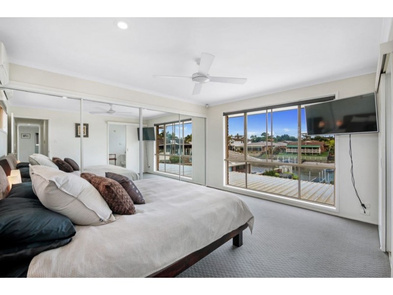3 Seaspray Street, Paradise Point QLD 4216