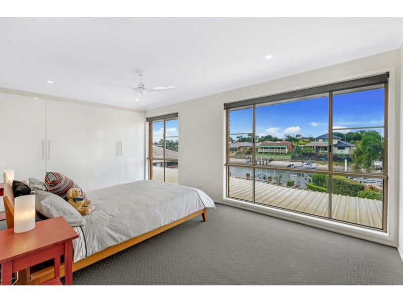 3 Seaspray Street, Paradise Point QLD 4216