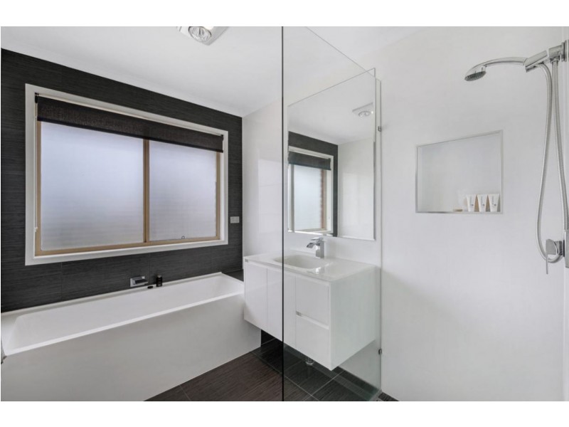 3 Seaspray Street, Paradise Point QLD 4216