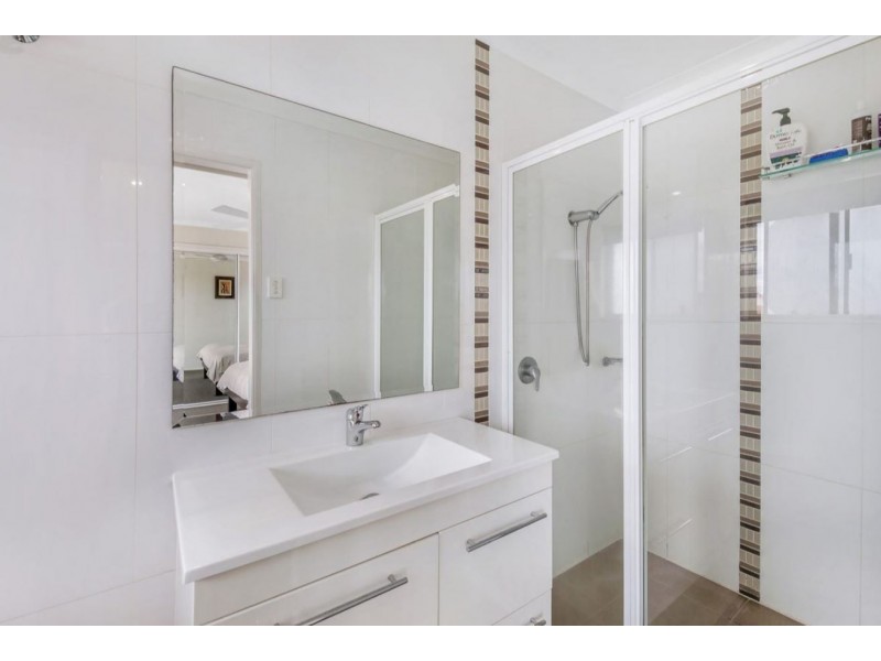 3 Seaspray Street, Paradise Point QLD 4216