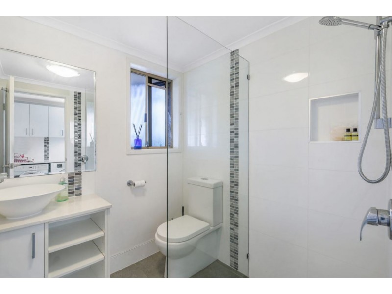 3 Seaspray Street, Paradise Point QLD 4216