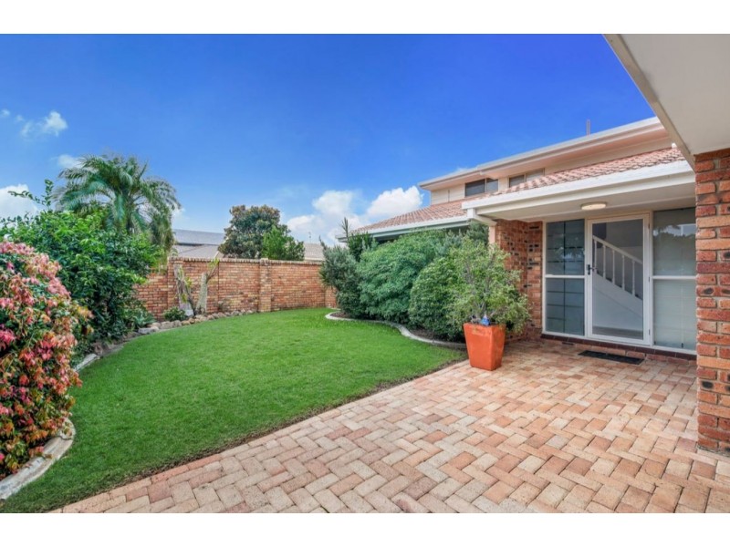 3 Seaspray Street, Paradise Point QLD 4216