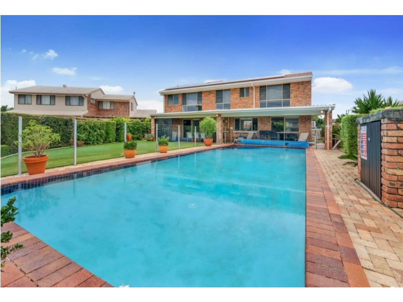 3 Seaspray Street, Paradise Point QLD 4216