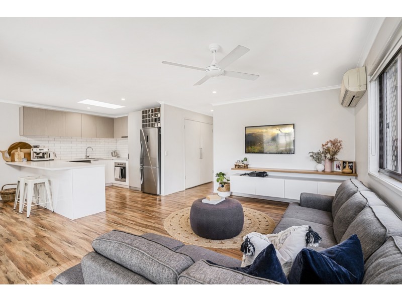2/8 Wagtail Court, Burleigh Waters QLD 4220