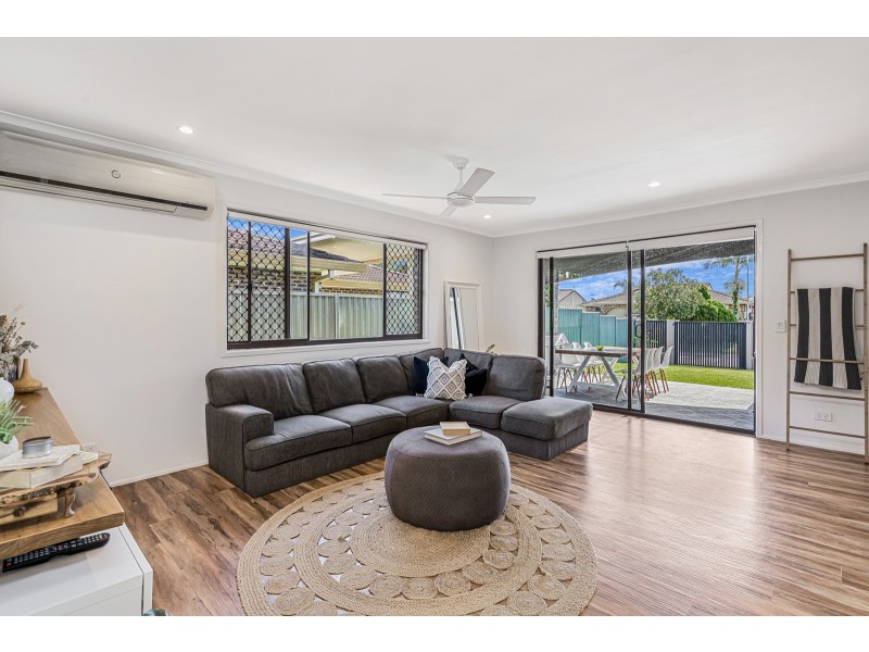 2/8 Wagtail Court, Burleigh Waters QLD 4220