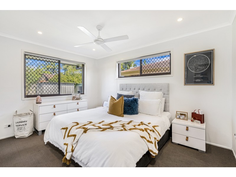 2/8 Wagtail Court, Burleigh Waters QLD 4220