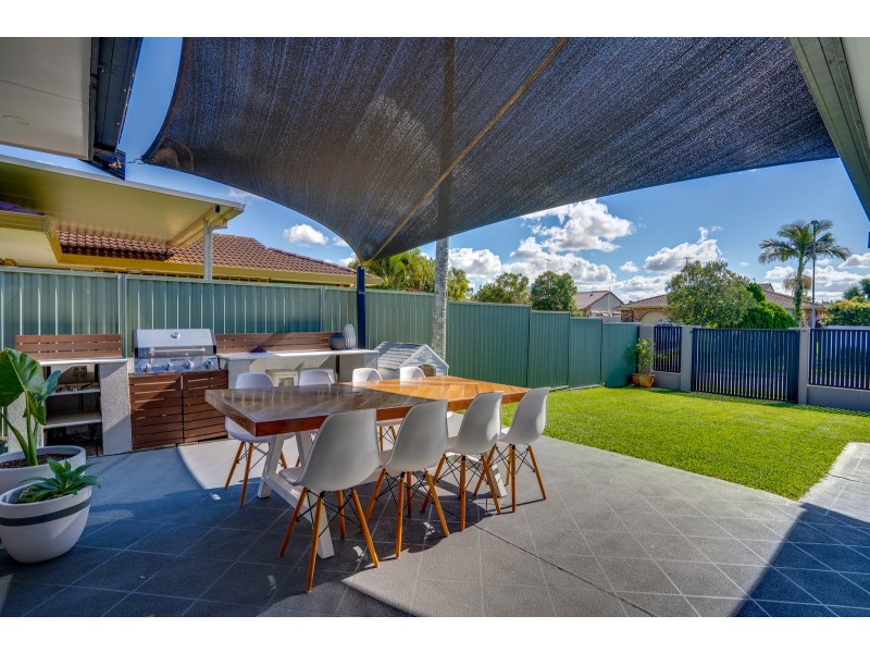 2/8 Wagtail Court, Burleigh Waters QLD 4220