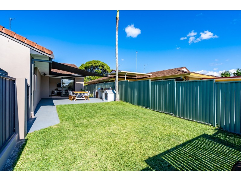 2/8 Wagtail Court, Burleigh Waters QLD 4220