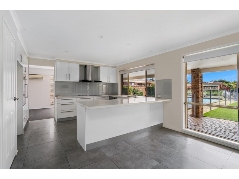 Three Seaspray Street, Paradise Point QLD 4216