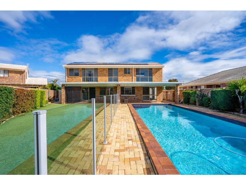 Three Seaspray Street, Paradise Point QLD 4216