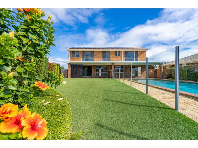 Three Seaspray Street, Paradise Point QLD 4216