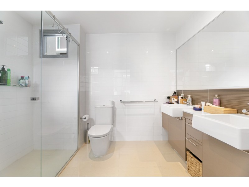 UNIT 112/22-24 Ben Lexcen Drive, Robina QLD 4226