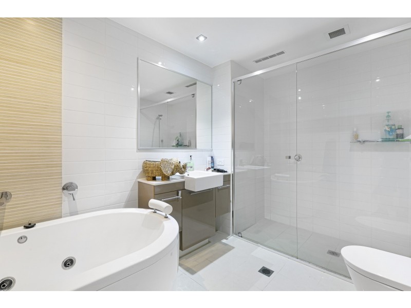 UNIT 112/22-24 Ben Lexcen Drive, Robina QLD 4226