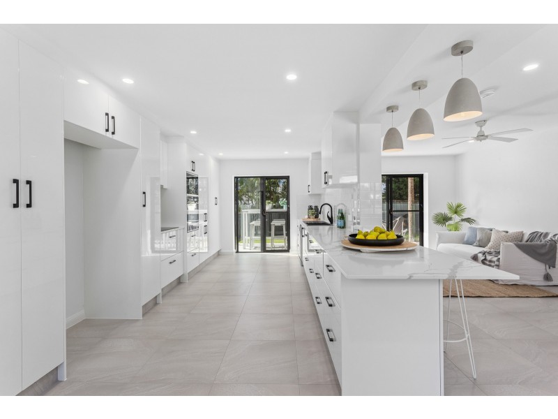 Twenty One Horizon Avenue, Ashmore QLD 4214