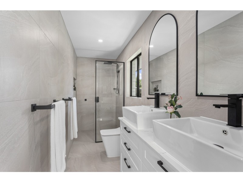 Twenty One Horizon Avenue, Ashmore QLD 4214