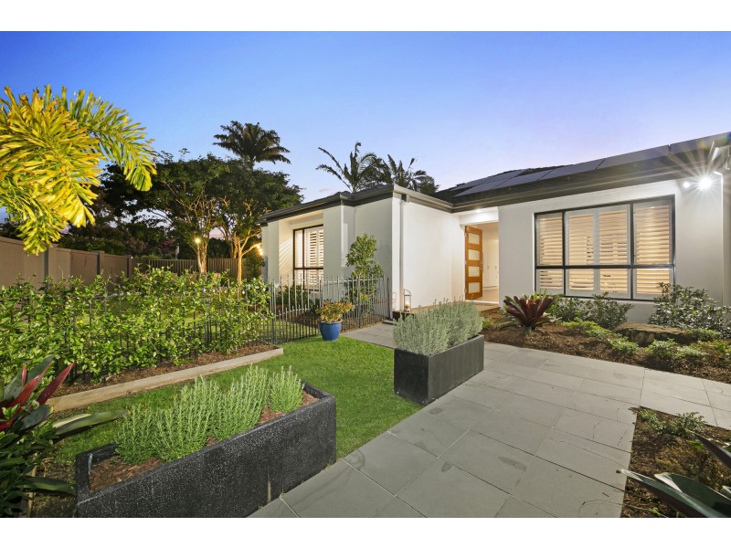 3 Mustique Court, Burleigh Waters QLD 4220