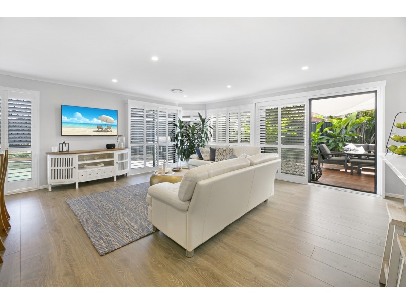 3 Mustique Court, Burleigh Waters QLD 4220