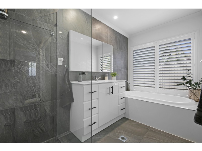 3 Mustique Court, Burleigh Waters QLD 4220